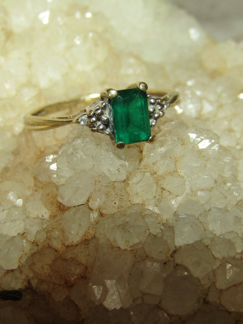 Vintage 10kt Emerald Diamond Ring